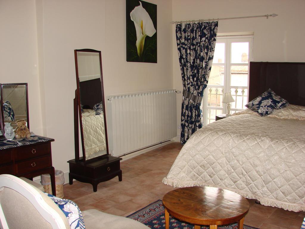 B&B Tour De Saint Anne Azille Habitación foto